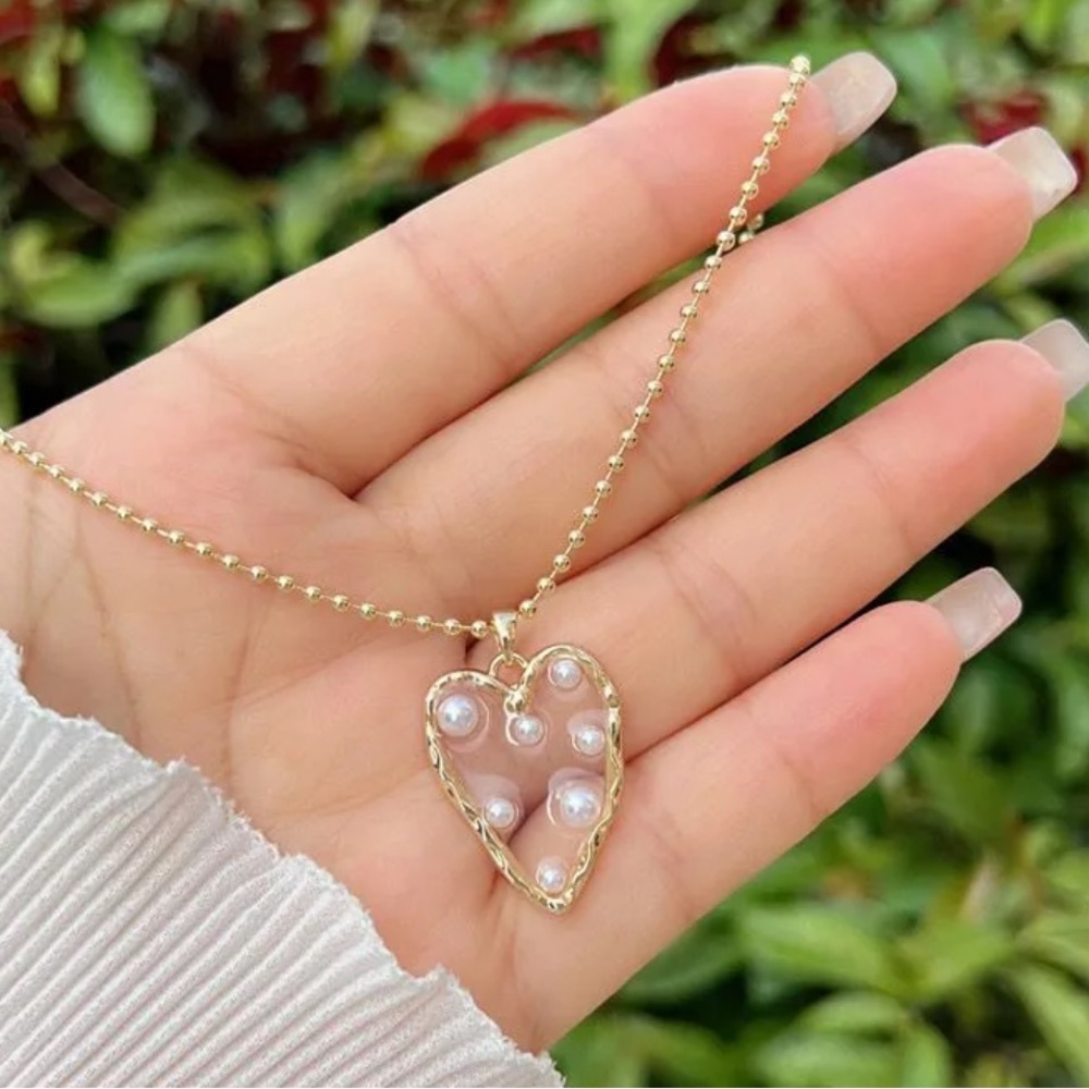 Elegant Gold Heart Pendant Necklace